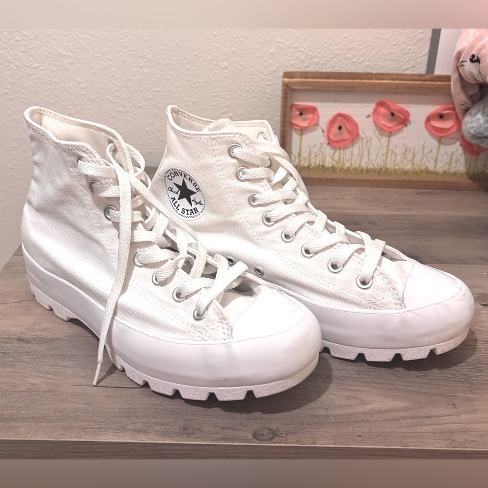 Converse White Classic lugged heel
